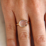 Bague dorée et pierre