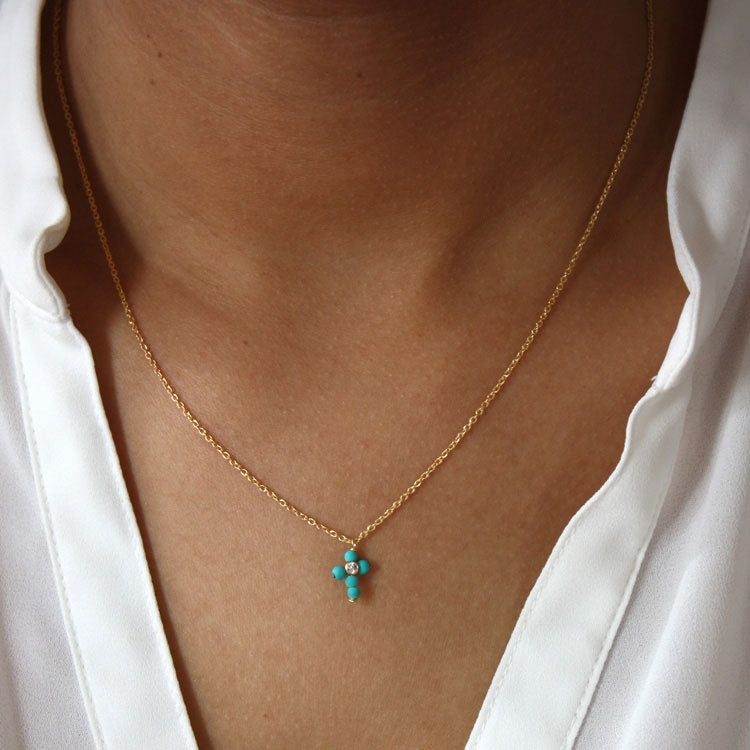 Collier doré pendentif croix turquoise et zircon blanc