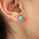 Boucles dorées et pierre carrée - TURQUOISE