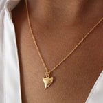 Collier doré dent de requin et zircon