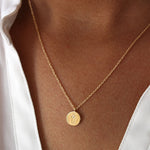 Collier doré pendentif médaille croix et zircon blanc