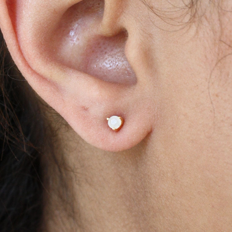 Boucles dorées XS et pierre naturelle - PIERRE DE LUNE