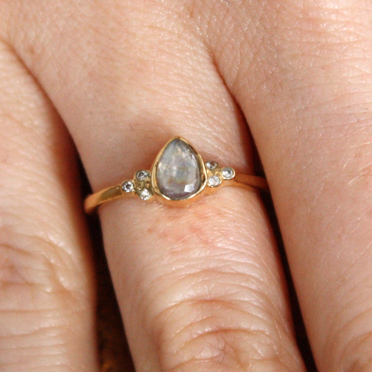 Bague dorée labradorite et zircons