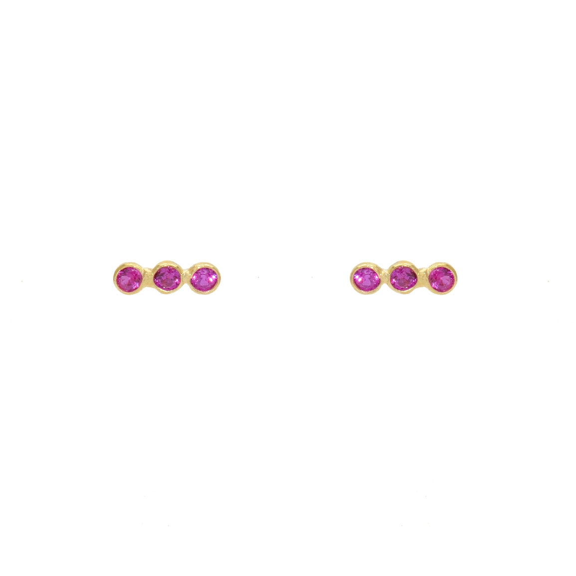 Boucles d’oreilles dorées et rubis