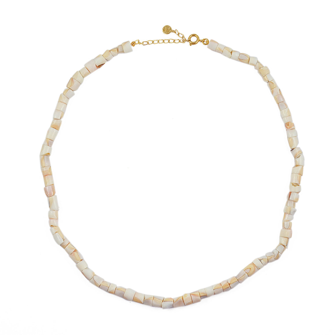 Collier doré et perles coquillage