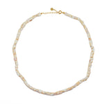Collier doré et perles coquillage