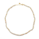 Collier doré et perles coquillage