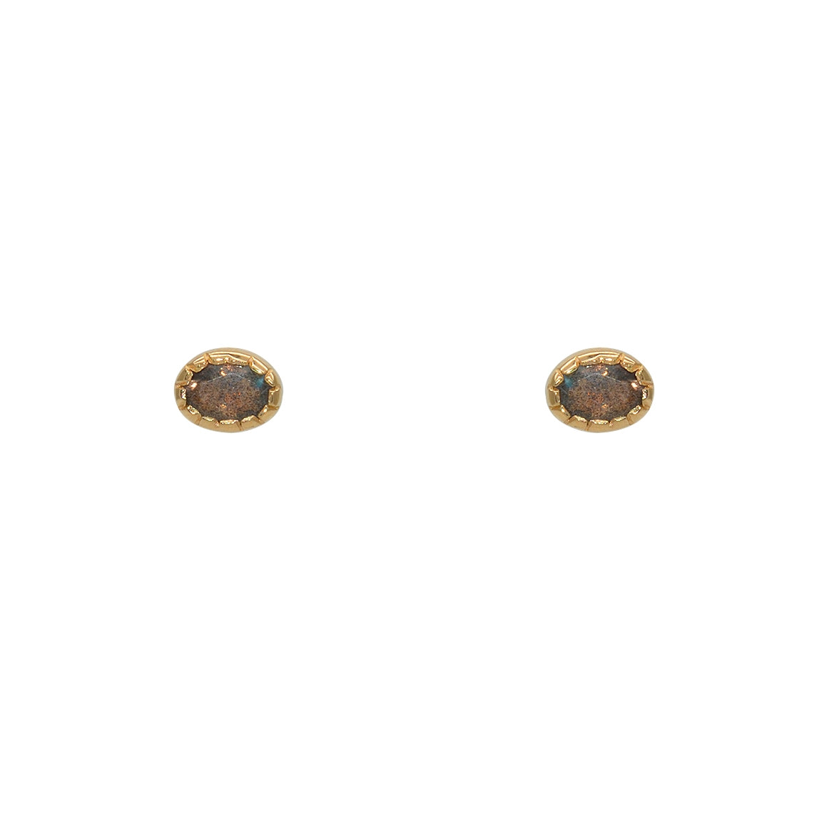 Boucles dorées et pierre ovale