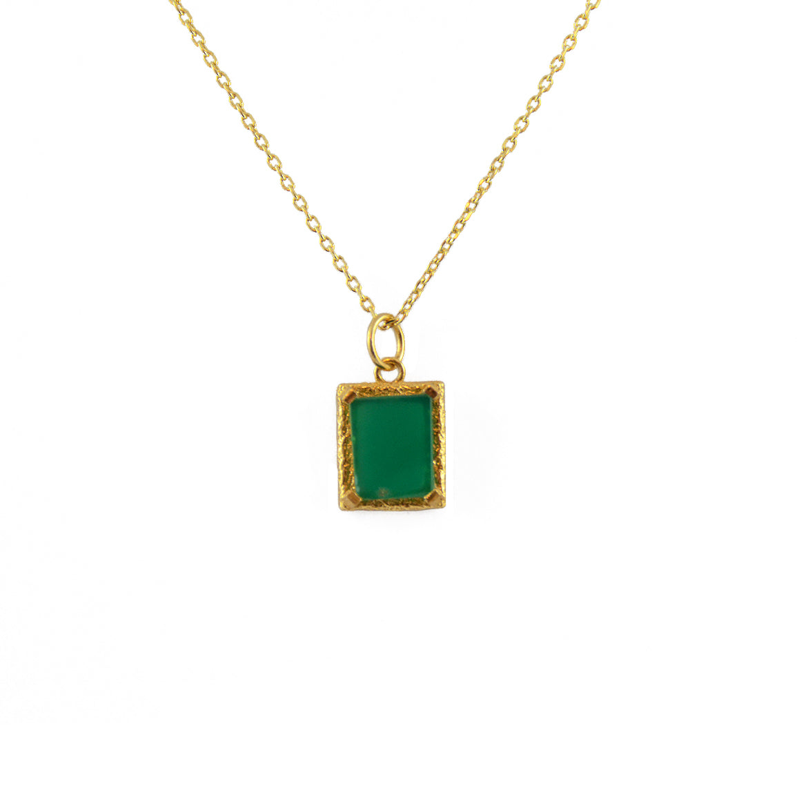 Collier dorée pendentif texturé et pierre rectangulaire -