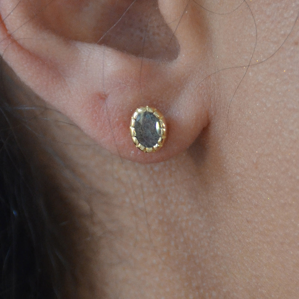 Boucles dorées et pierre ovale - LABRADORITE