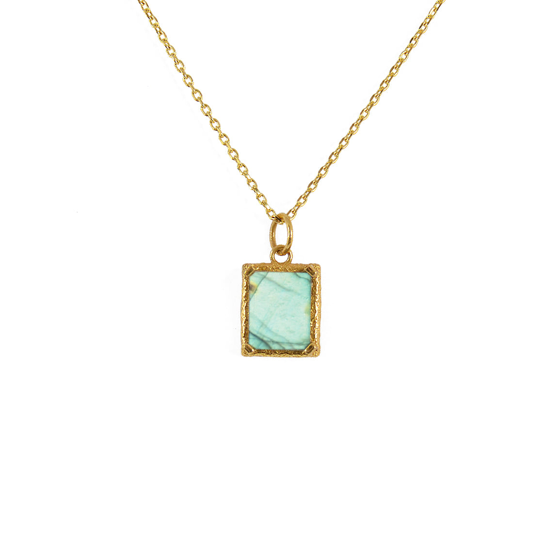 Collier dorée pendentif texturé et pierre rectangulaire -