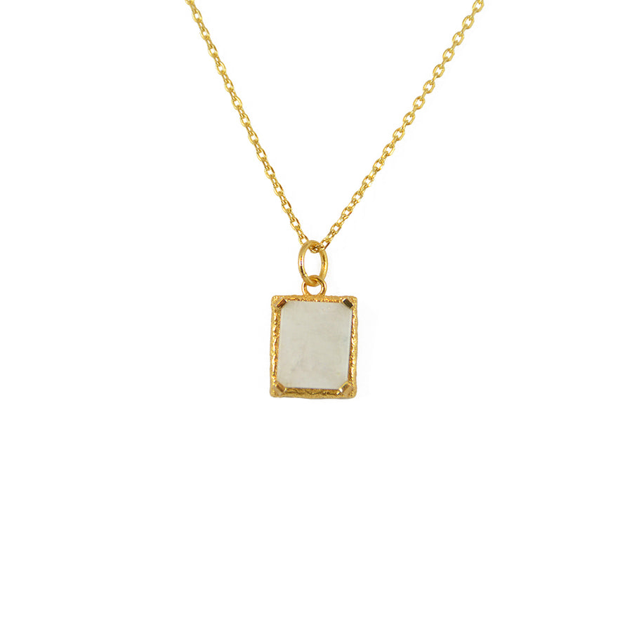 Collier dorée pendentif texturé et pierre rectangulaire -