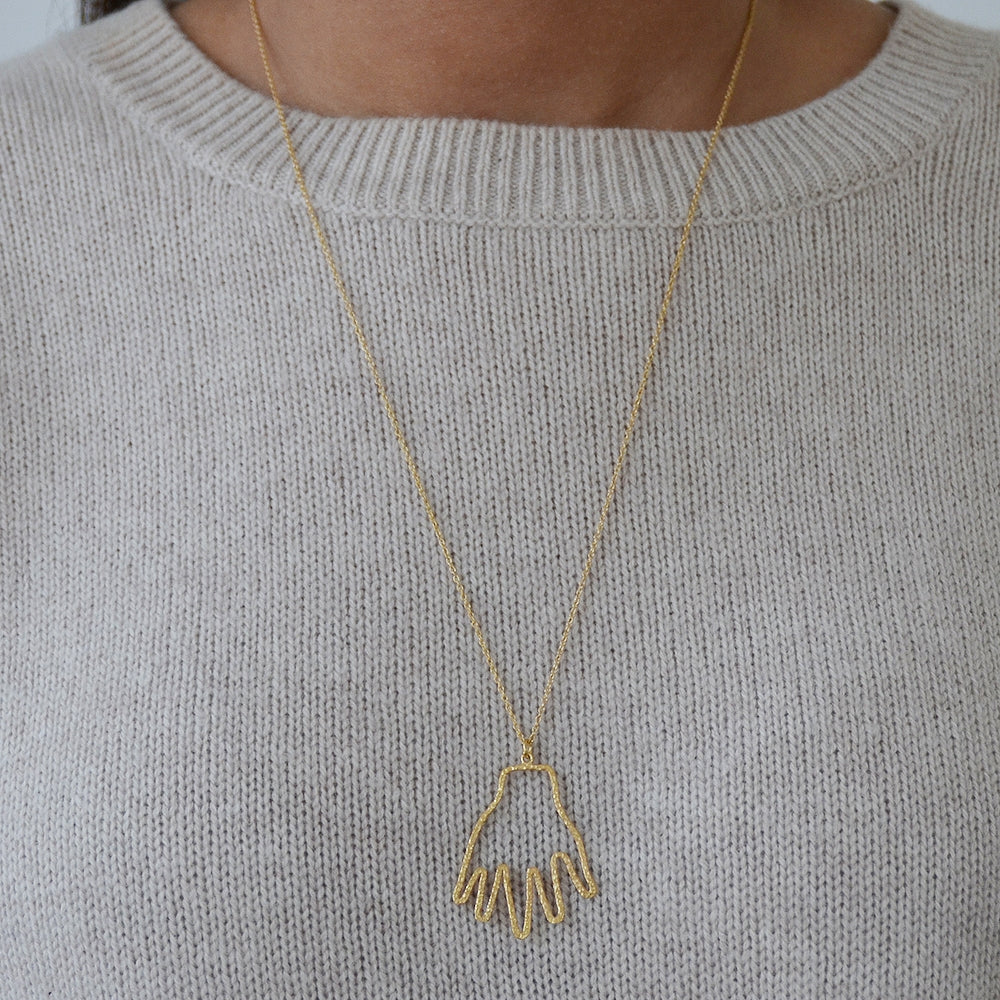 Collier doré pendentif main martelée