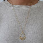 Collier doré pendentif main martelée