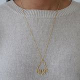 Collier doré pendentif main martelée