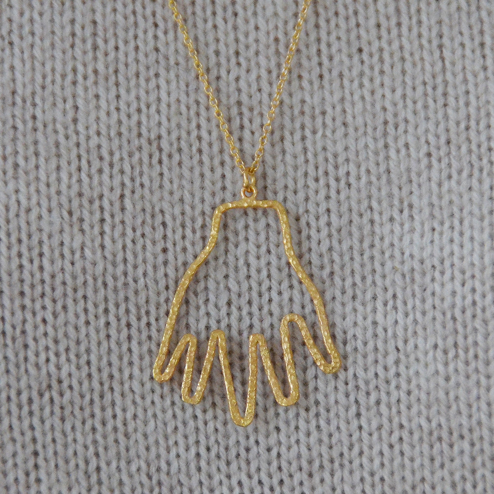 Collier doré pendentif main martelée