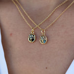 Collier doré pendentif petit scarabée en pierre - Colliers
