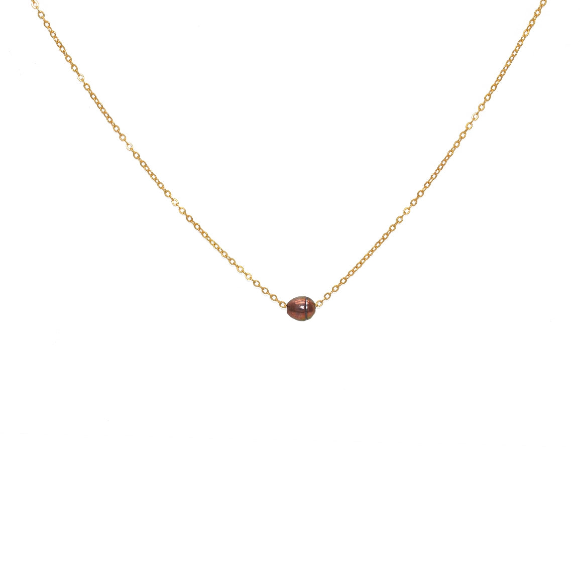 Collier doré et perle de culture grise