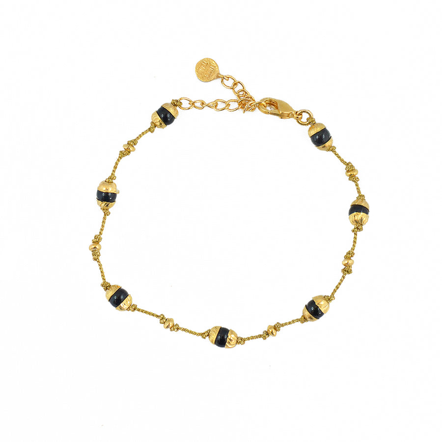 Bracelet fil coloré pierres naturelles et coupoles dorées -