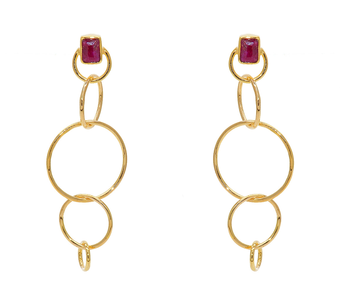 Boucles dorées et pierre carré - RUBIS