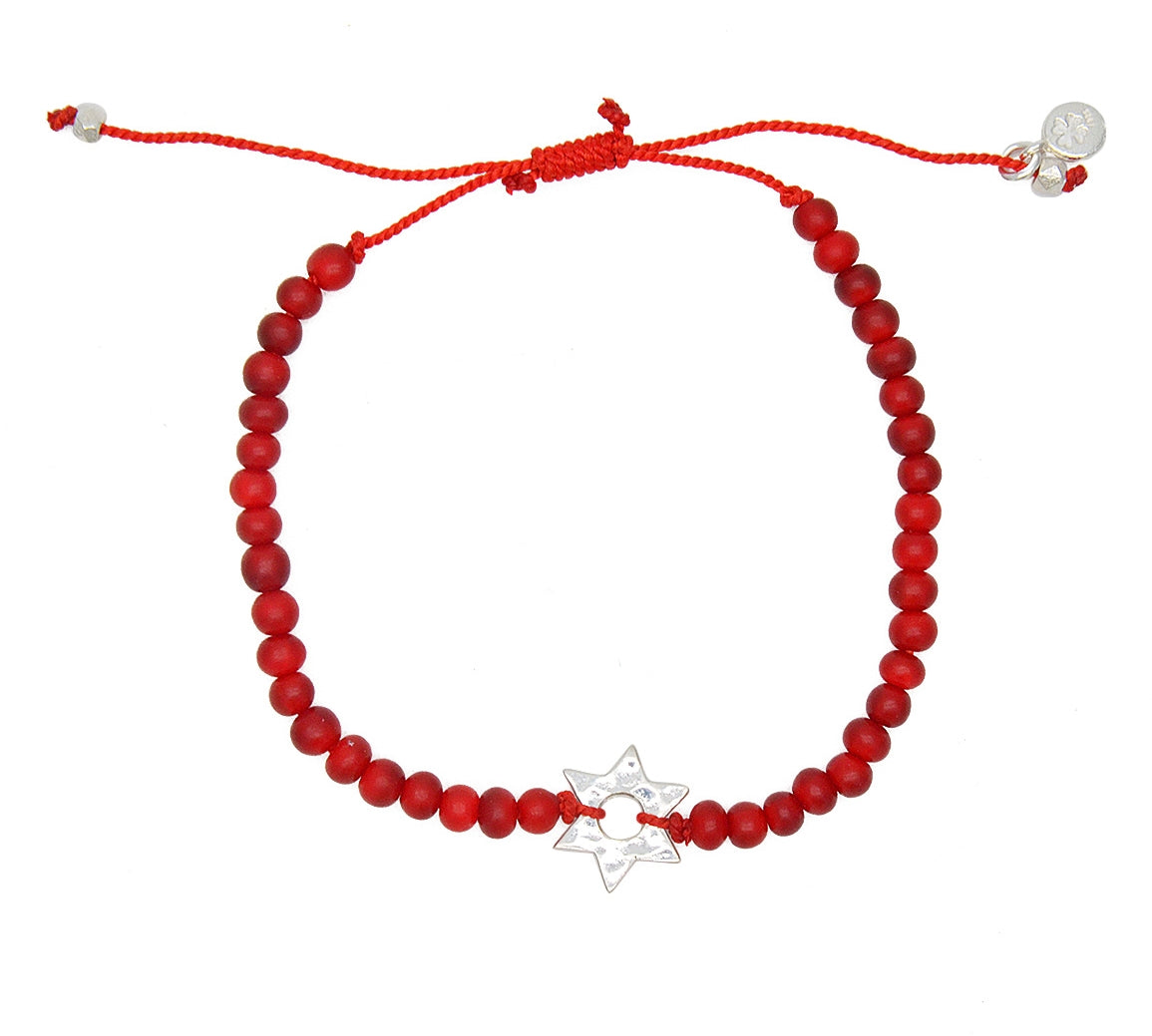 Bracelet perles rouges et etoile de David martelée
