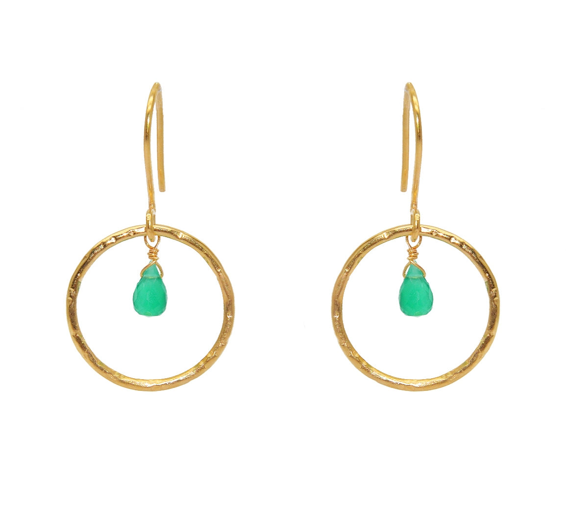 Boucles dorées anneau martelé et goutte pierre - ONYX VERTE