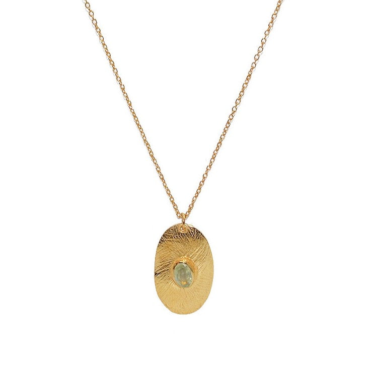Collier doré pendentif ovale brossé et pierre