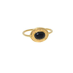 Bague dorée pierre ovale contour texturé
