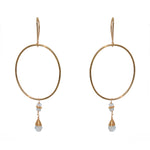 Boucles dorées et anneau et pierre goutte