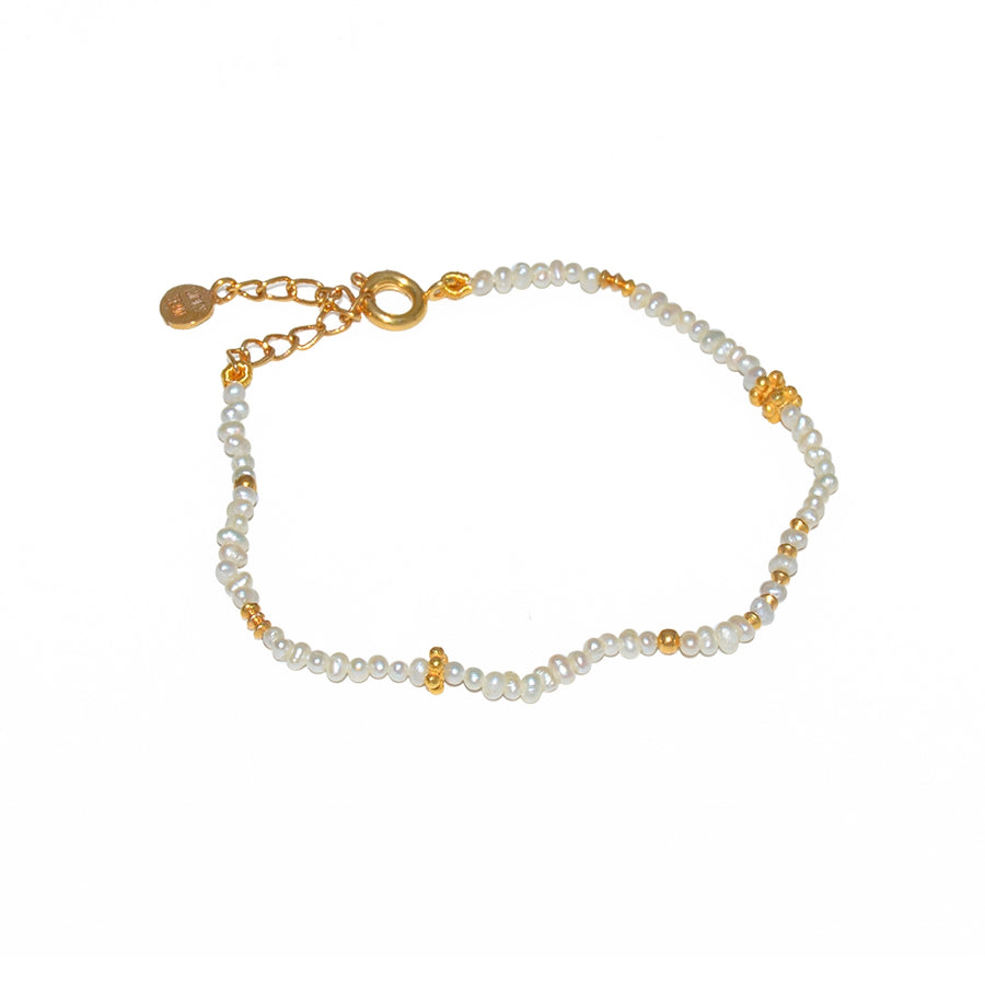 Bracelet doré petites pierres naturelles et perles dorées -