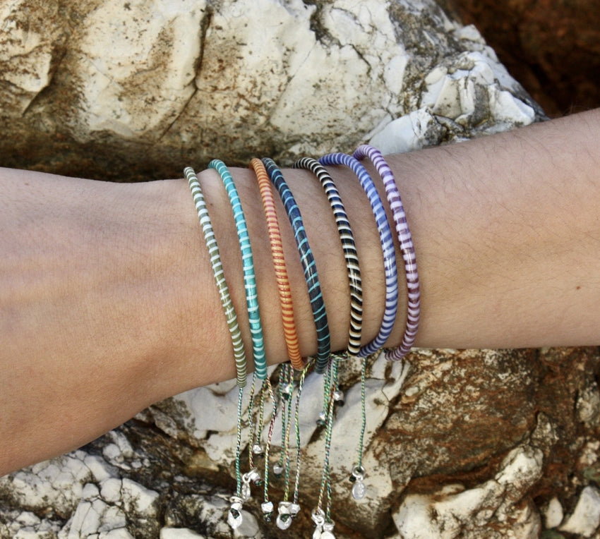 Bracelet mali sur cordon