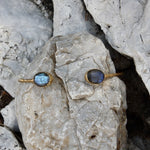 Jonc doré martelé ouvert et pierres ovales - LABRADORITE