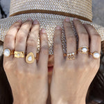 Bague dorée martelée pierre ovale et étoiles