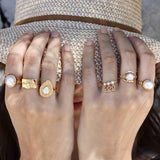 Bague dorée martelée pierre ovale et étoiles