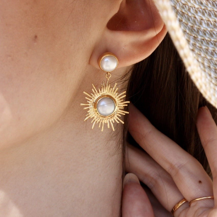 Boucles dorées soleil pierre - PERLE DE CULTURE