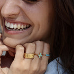 Bague dorée et fleur émaille de couleur