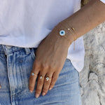 Bracelet doré et oeil nacre