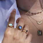 Bague dorée martelée pierre ovale et étoiles - 54 /