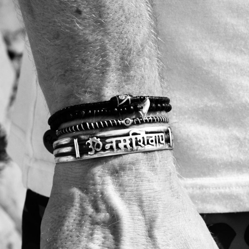 Bracelet cordon perles et dent de requin argent 925