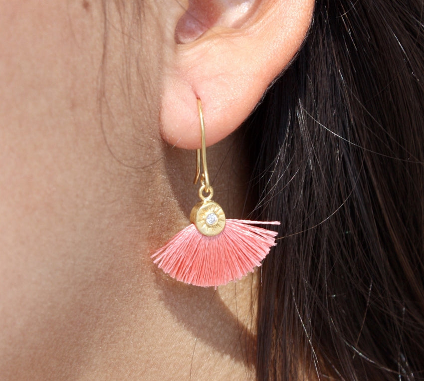 Boucles dorées soleil zircon et pompon coloré - CORAIL