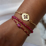 Bracelet doré et perles