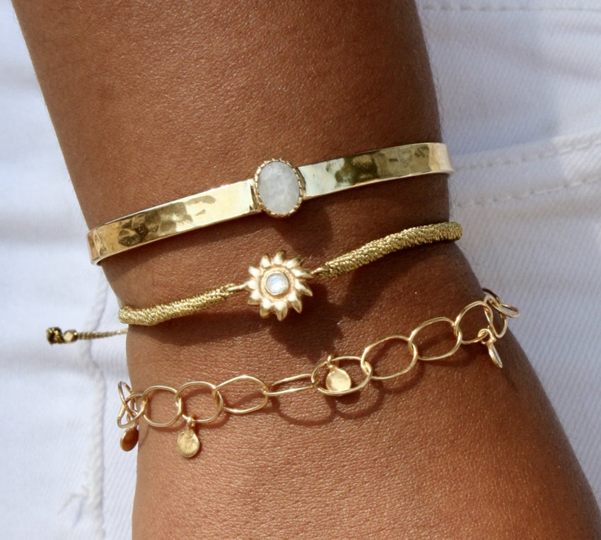 Bracelet tressé et soleil pierre