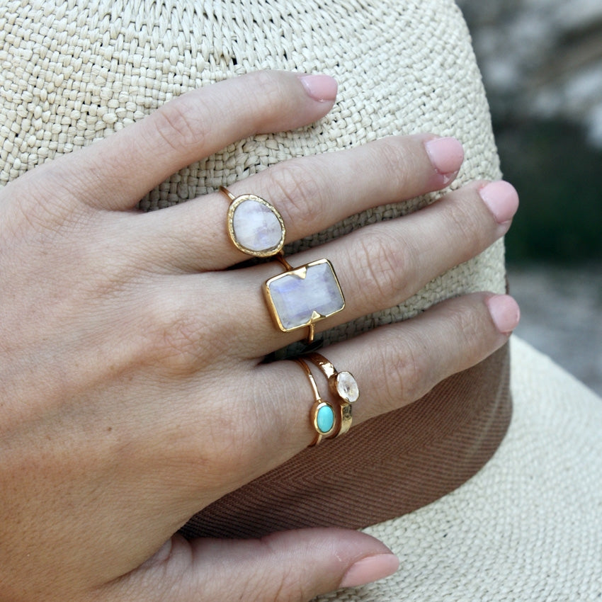 Bague dorée et onyx verte