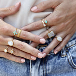 Bague dorée martelée et pierre facettée