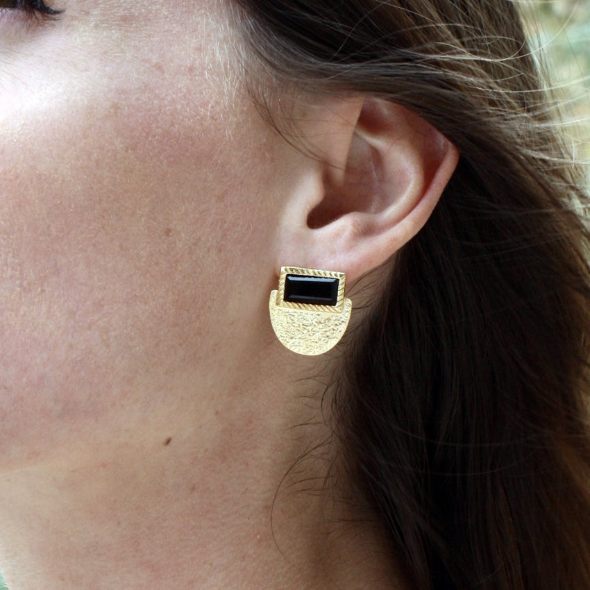 Boucles dorées martelées et pierre - ONYX NOIRE