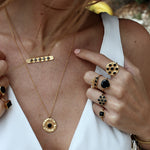 Bague dorée martelée et pierres