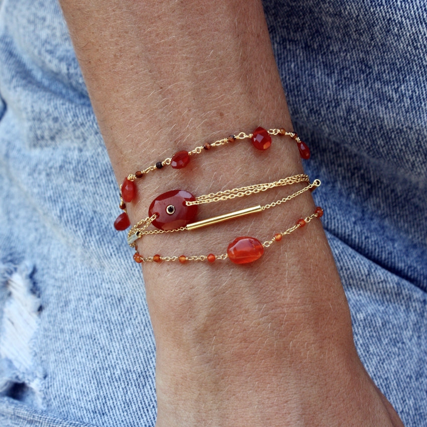 Bracelet doré et tube