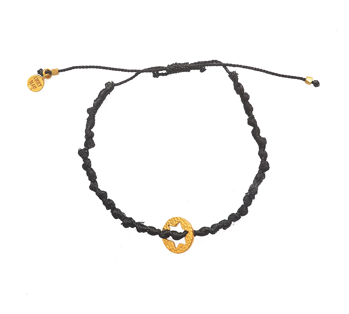 Bracelet cordon médaille martelée étoile de David dorée -
