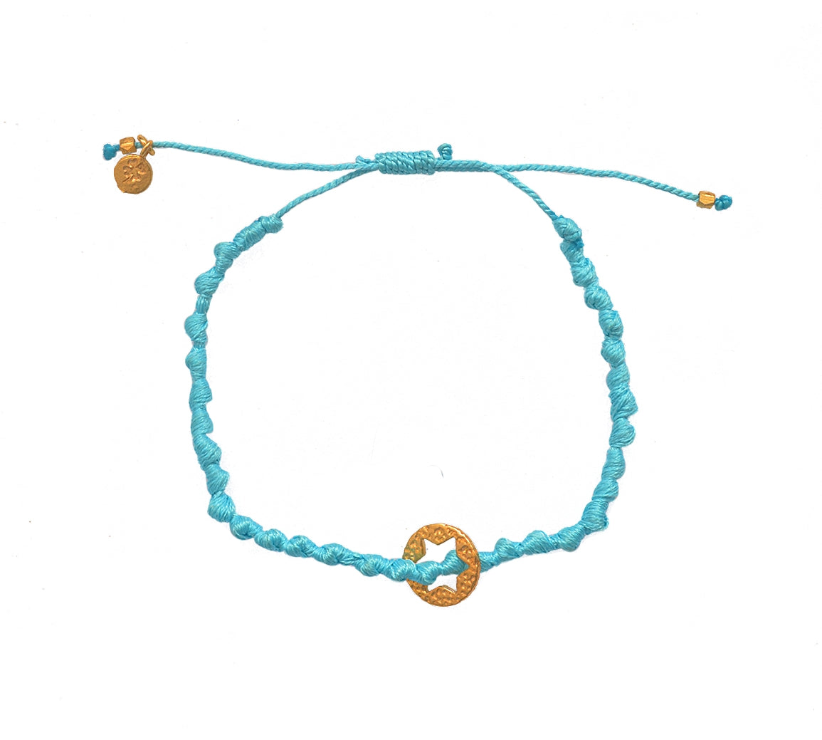 Bracelet cordon médaille martelée étoile de David dorée -