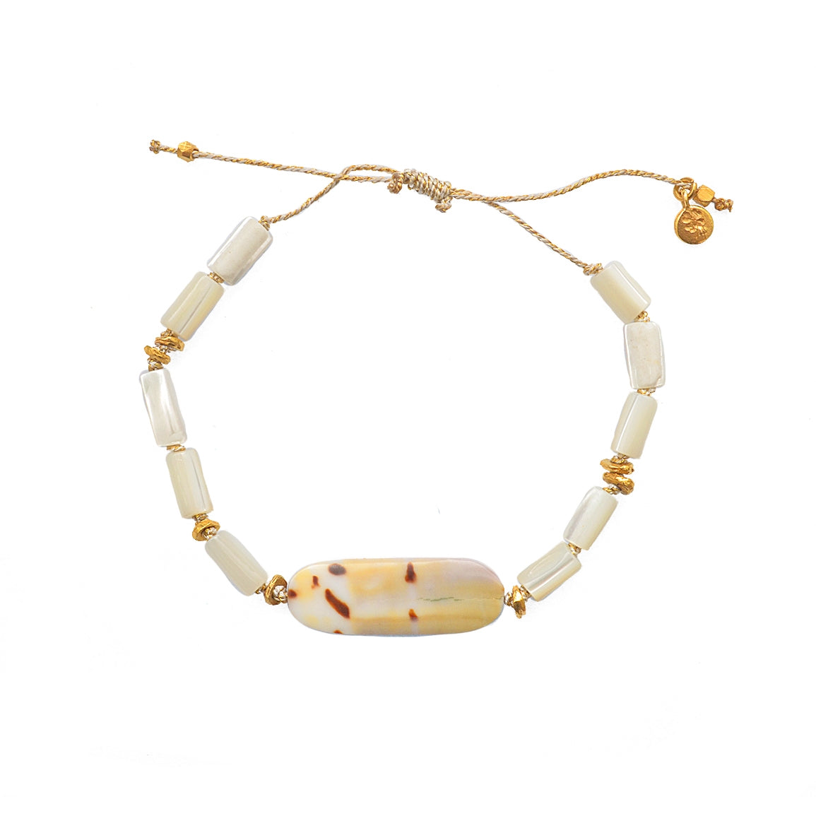 Bracelet cordon doré et coquillage